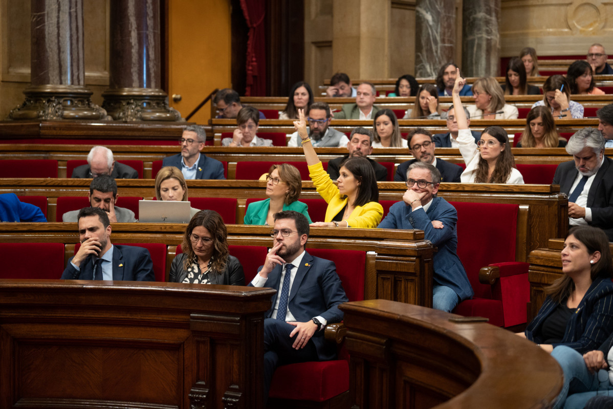 (I-D) El conseller de Empresa y Trabajo de la Generalitat, Roger Torrent (ERC); la consellera de Presidencia de la Generalitat, Laura Vilagrà; y el president de la Generalitat, Pere Aragonès,durante