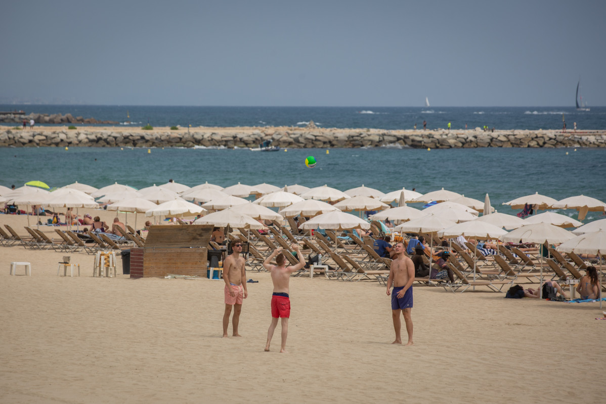 Archivo - Playa del Bogatell, a 25 de julio de 2022, en Barcelona, Catalunya (España).