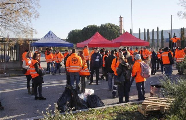 El 100% de la plantilla de Bacardi secunda la huelga contra el cierre de la planta de Mollet