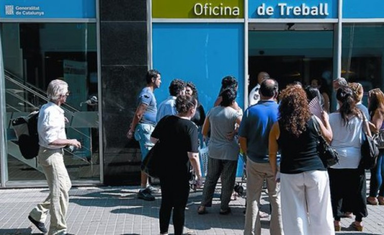 Baja el paro en Catalunya en 7.843 personas