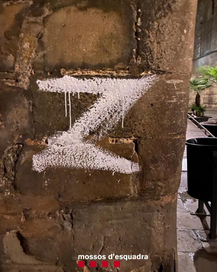 Libre con cargos por pintar en edificios emblemáticos el símbolo 'Z', esvásticas y amenazas en ruso