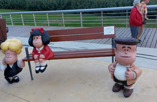 Santa Coloma homenajea a Mafalda con una nueva escultura