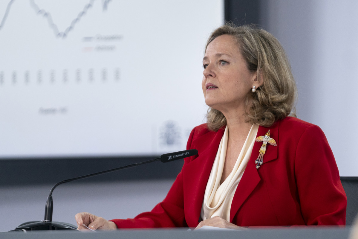 La vicepresidenta primera y ministra de Asuntos Económicos y Transformación Digital, Nadia Calviño, en una rueda de prensa posterior al Consejo de Ministros en Moncloa, a 15 de noviembre de 2022, e