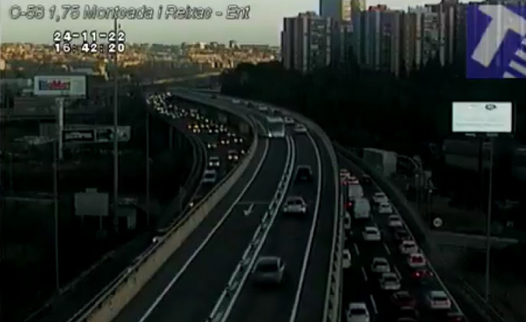 Colas de 6 kilómetros en la C-58 entre Ripollet y Barcelona por un accidente