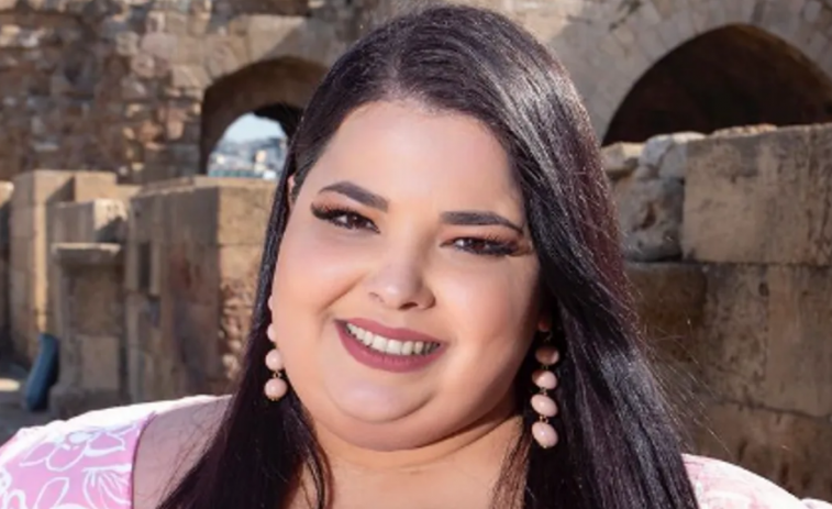 Una influencer denuncia a la aerolínea Qatar Airways por no dejarla embarcar debido a su peso
