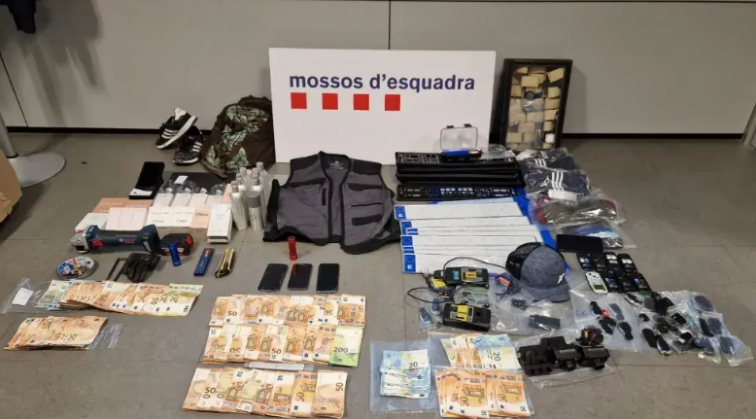 Desarticulado un grupo criminal especializado en robar cargas de camiones en carreteras catalanas