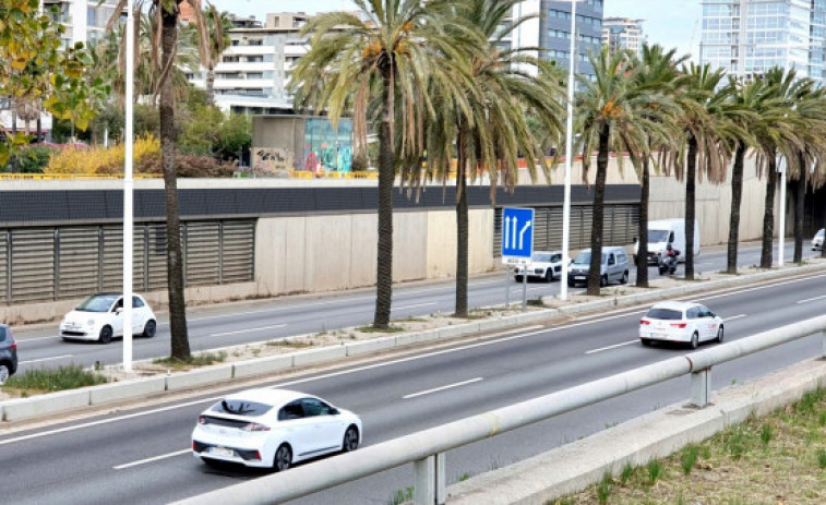 Roba y conduce una moto sin carnet de conducir y acaba provocando un accidente en la Ronda Litoral
