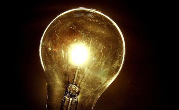 El precio medio de la luz este lunes será de 27,19 euros/MWh, el más bajo en casi tres meses