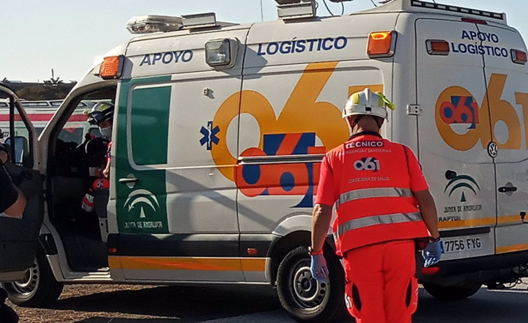 Un hombre muere al caerle encima el vehículo que estaba reparando en Algeciras