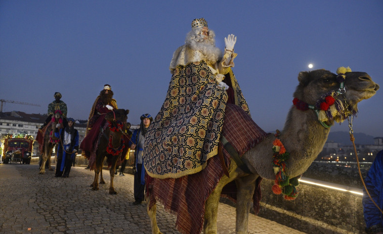 Los Reyes Magos adelantan su llegada a capitales y pueblos españoles por la lluvia