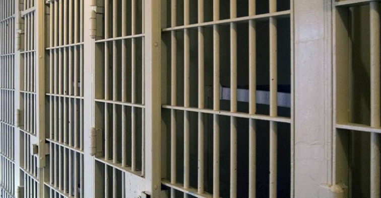 A prisión por amenazar con una navaja a una pareja homosexual y gritarles 