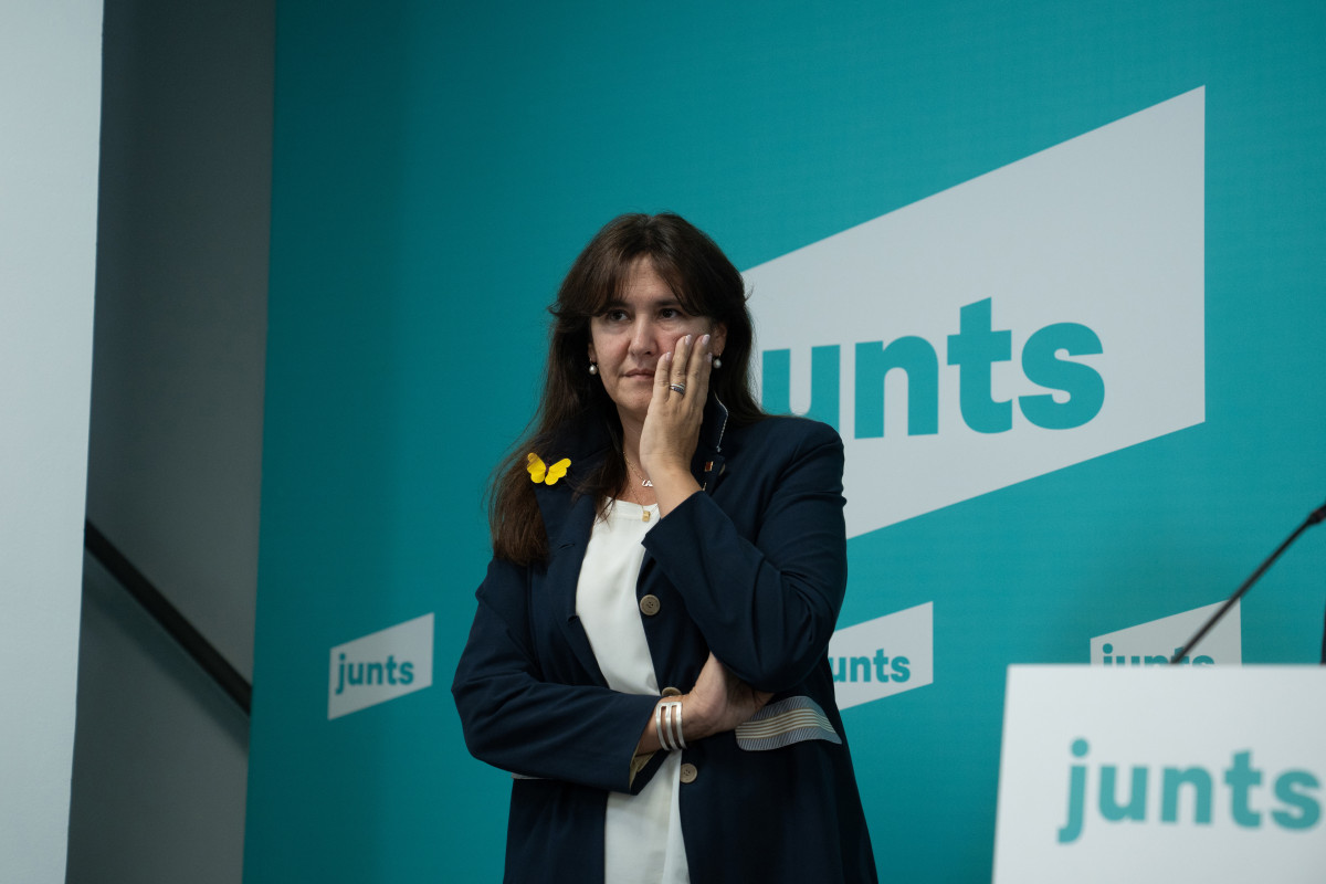 Archivo - La presidenta de Junts, Laura Borràs, da una rueda de prensa en la sede de la formación a 7 de octubre de 2022, en Barcelona
