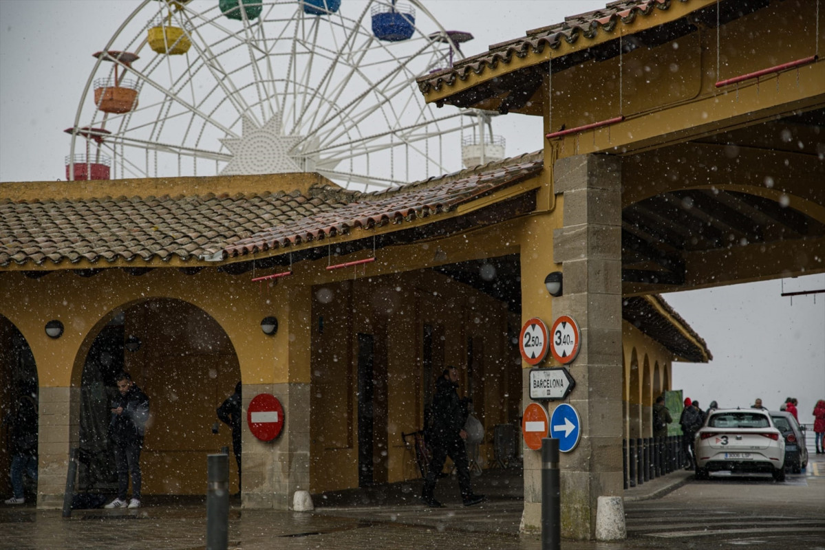 EuropaPress 4943499 copos nieve caen montana tibidabo barcelona martes 24 enero 2023