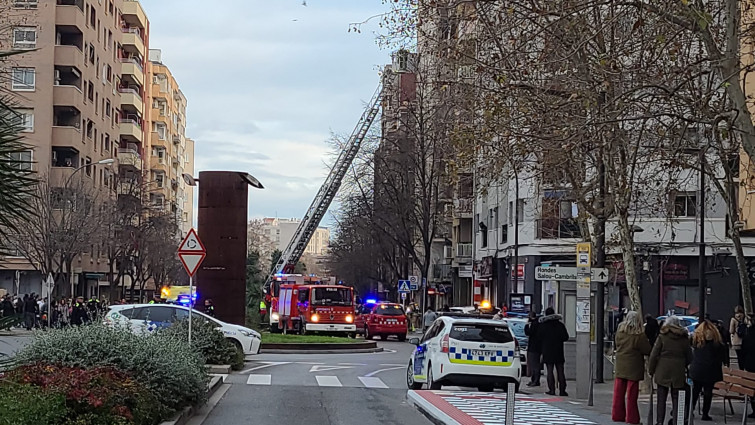 Los vecinos de Reus desalojados por un incedio esperan volver a casa