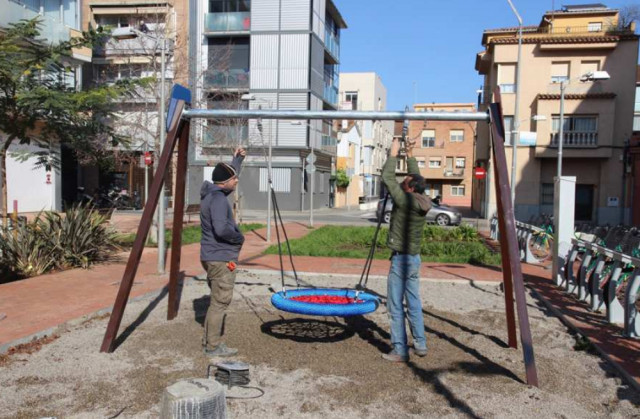 Girona estrena y reforma áreas de juego infantiles