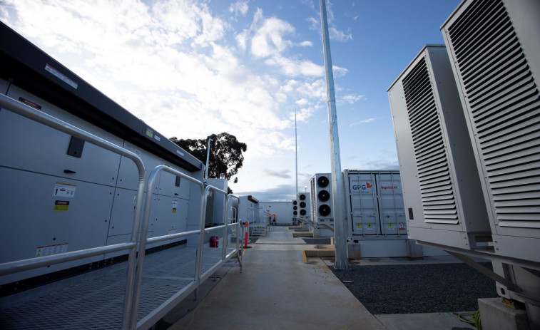Naturgy pone en marcha en Australia su primera instalación de almacenamiento con baterías a nivel mundial