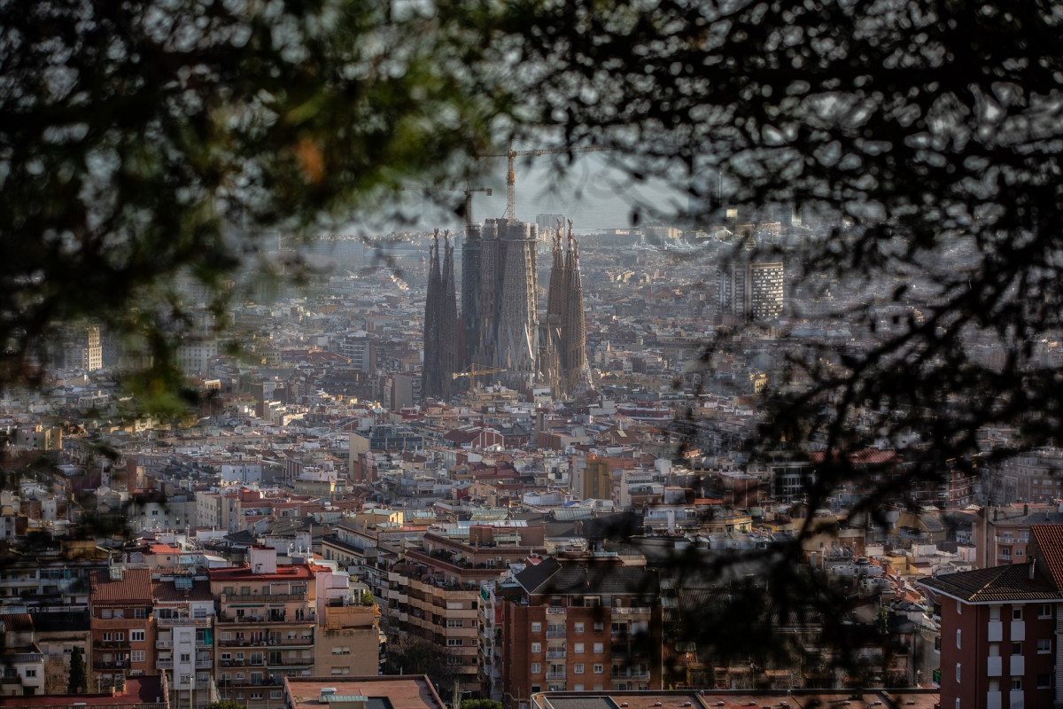 EuropaPress 2622996 panoramica ciudad barcelona sagrada familia barcelona catalunya espana 30