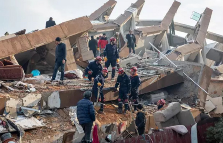 Suben a más de 17.000 los muertos por los terremotos en Turquía y Siria
