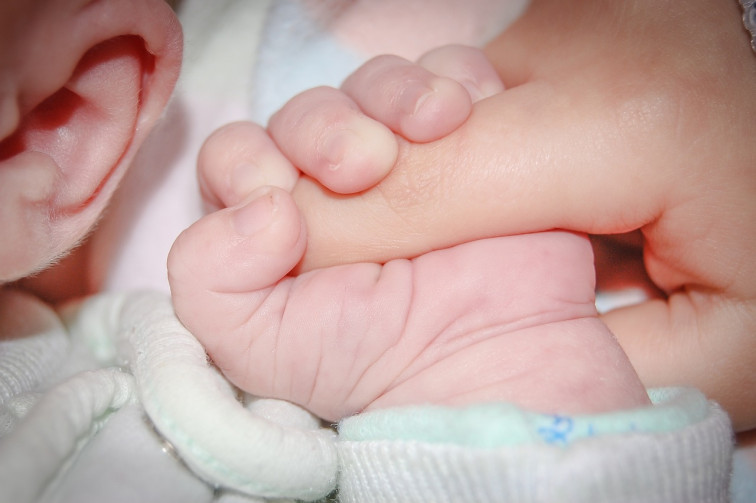 Marcan con hierro candente a un bebé de dos meses para 
