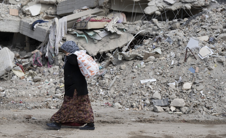 Halladas con vida tres personas que han estado atrapadas más de 200 horas tras los terremotos en Turquía