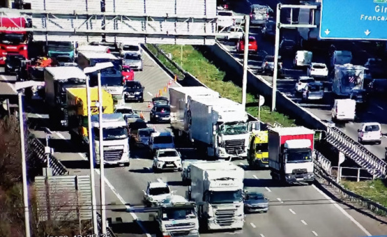 Un accidente provoca varios varios kilómetros de retenciones en la C-65, a la altura de Cassà de la Selva