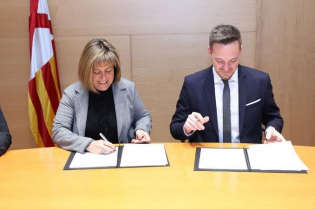 L'Hospitalet renueva el acuerdo para suministrar agua a las familias vulnerables que no puedan pagarla