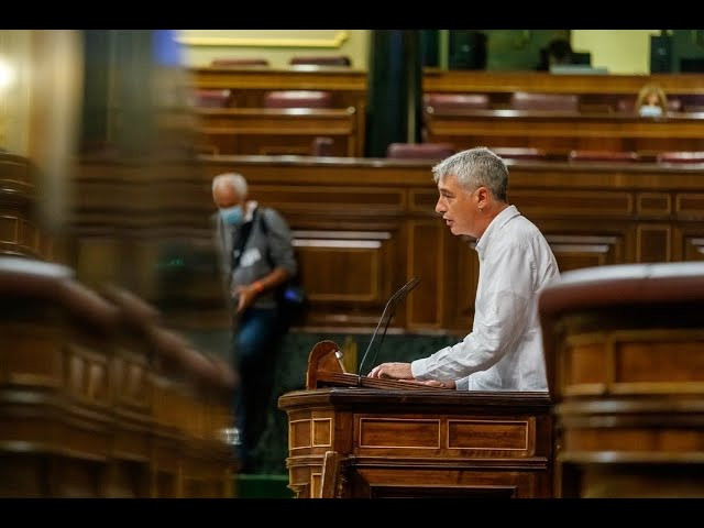 Oskar Matute: «Garamendi se opone a subir el SMI a 1.080 euros mientras él cobra 1.096 euros al día»