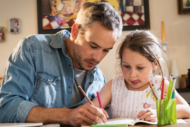 La brecha de género en las tareas del hogar ha disminuído, según un estudio