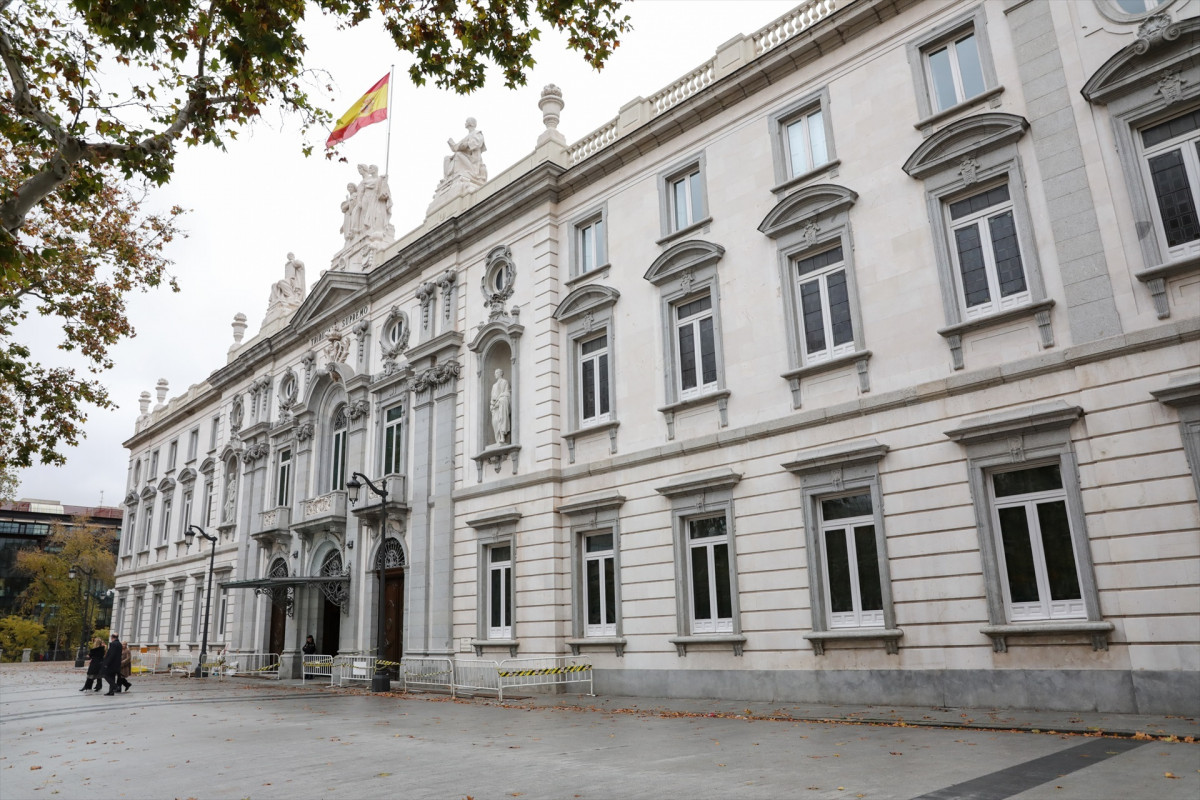 EuropaPress 2521429 fachada edificio tribunal supremo bandera espanola alto madrid 29 noviembre (1)