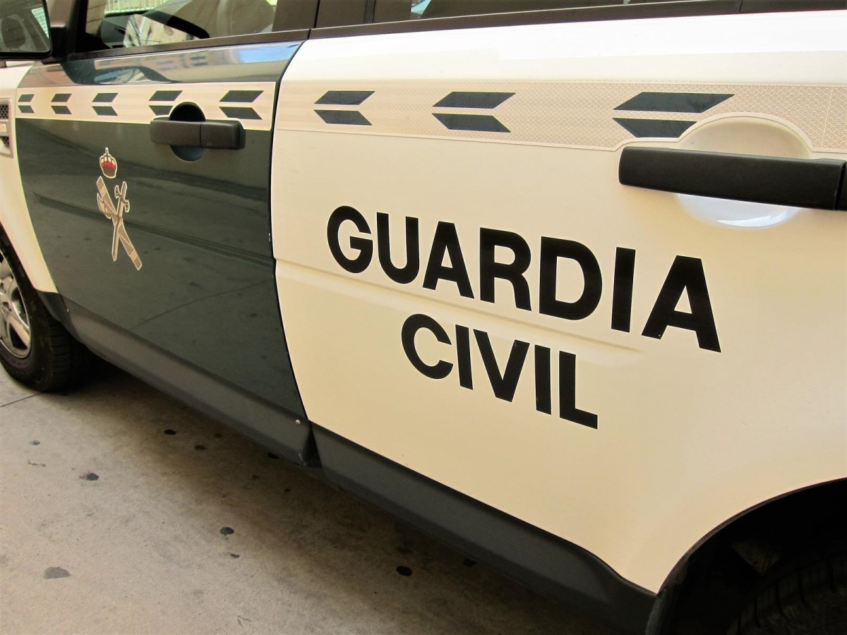 EuropaPress 2403355 coche guardia civil imagen archivo