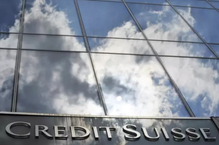 La banca cae hasta un 9% y acerca el Ibex a los 8.800 puntos por las turbulencias de Credit Suisse