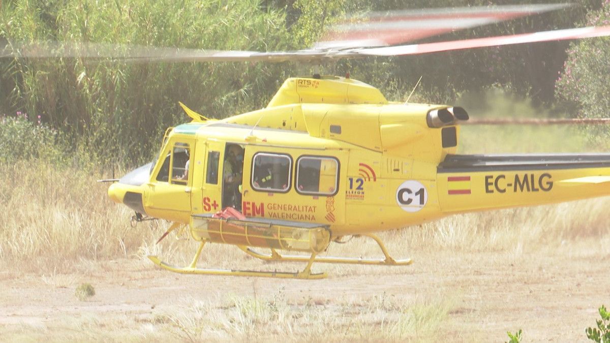 EuropaPress 4880249 helicoptero incendio azuebar