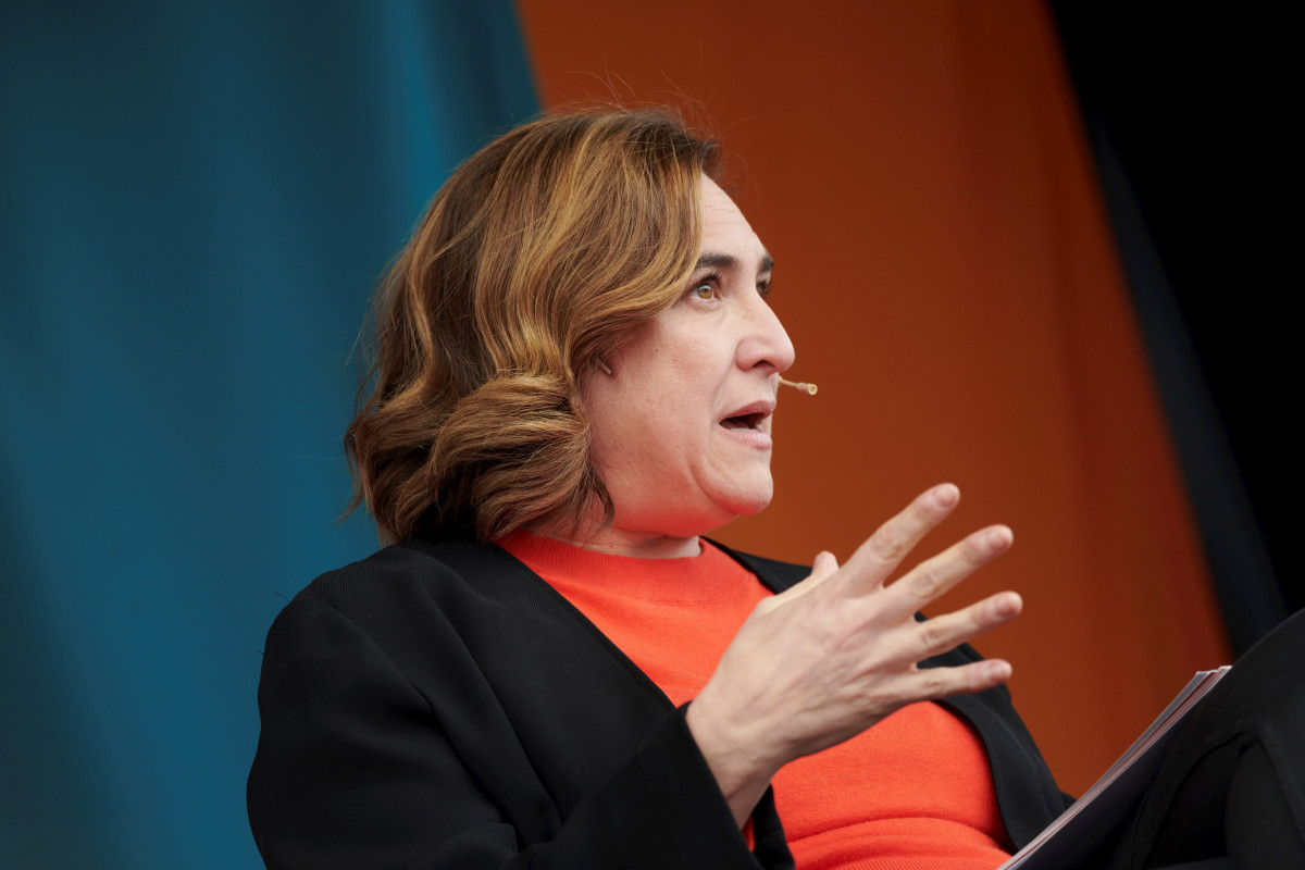 Ada Colau durante un acto abierto para toda la ciudadanía, en Plaça Sóller, a 18 de marzo de 2023, en Barcelona.