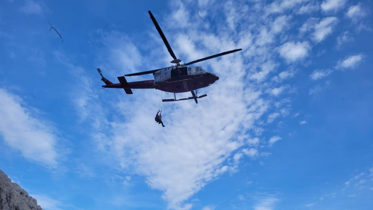 EuropaPress 5080832 helicoptero acude arredondo fallecer mujer precipitarse altura 50 metros