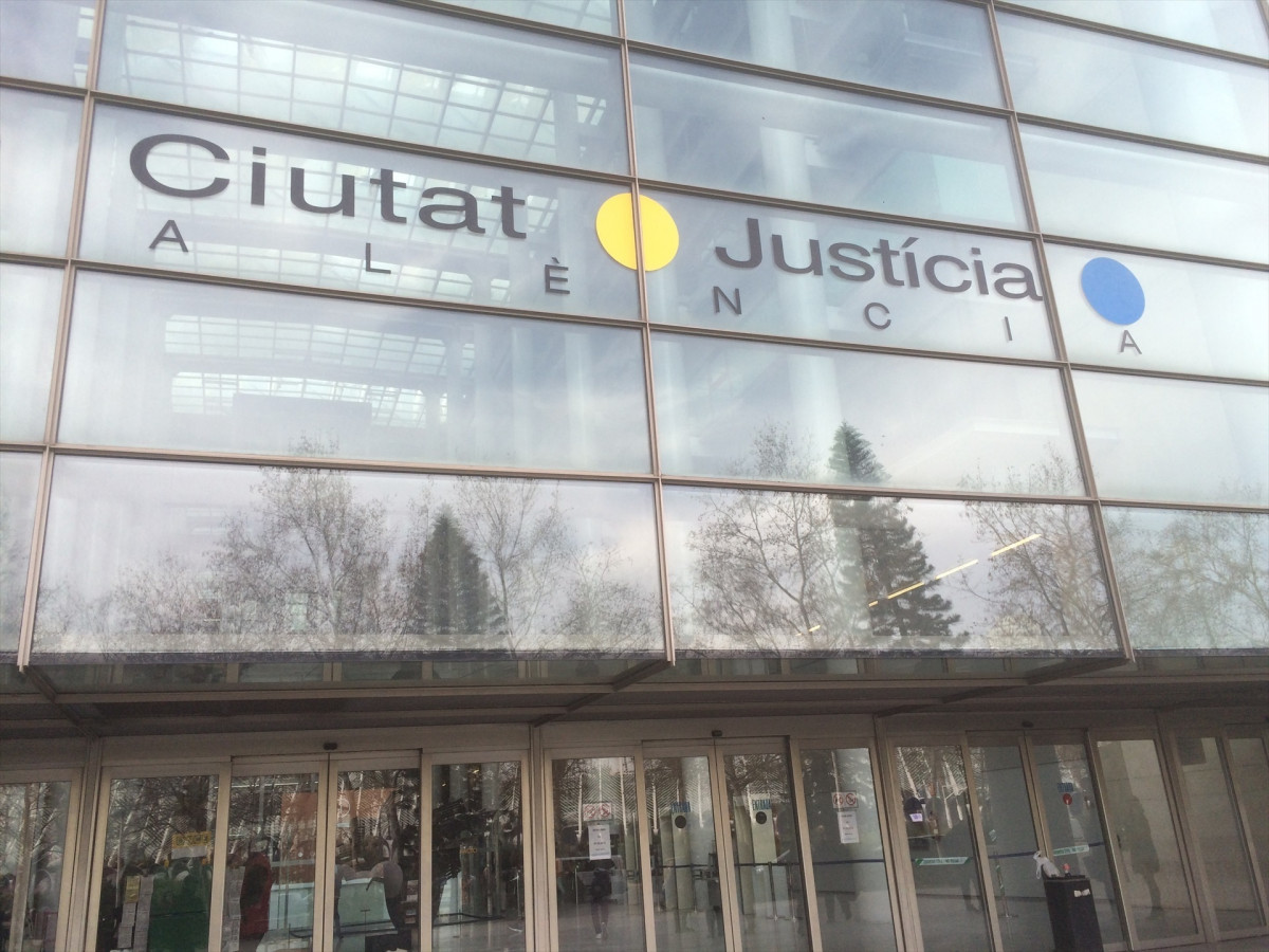 EuropaPress 1524657 dos hombres acusados matar otro quemar caseta puig culpan mutuamente le