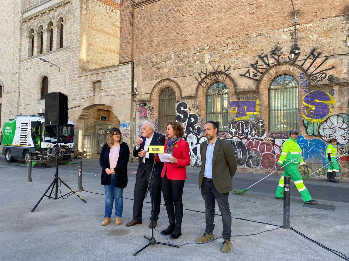 De izquierda a derecha, la concejal portavoz de distrito de Ciutat Vella, Laura de la Cruz, el alcaldable de ERC en Barcelona, Ernest Maragall, la delegada del Govern en Madrid, Ester Capella, y el n