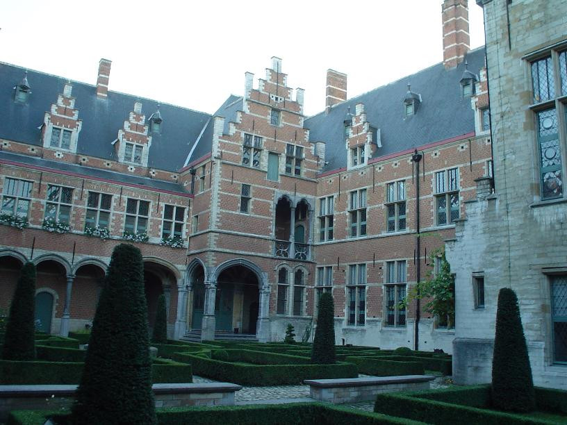 Malinas.Palacio Margarita Austria