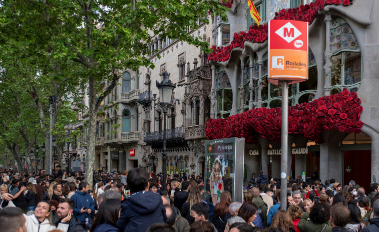 TMB reforzará el servicio de metro y bus en Barcelona durante la Diada de Sant Jordi