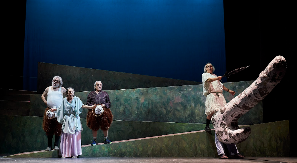 Teatro. Una escena de la obra de Els Joglars en el Apolo