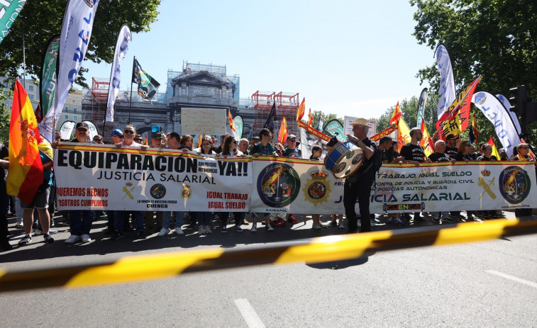 Policías y guardias civiles se movilizan en Madrid para reclamar una jubilación digna y denunciar la doble discriminación en sus pensiones