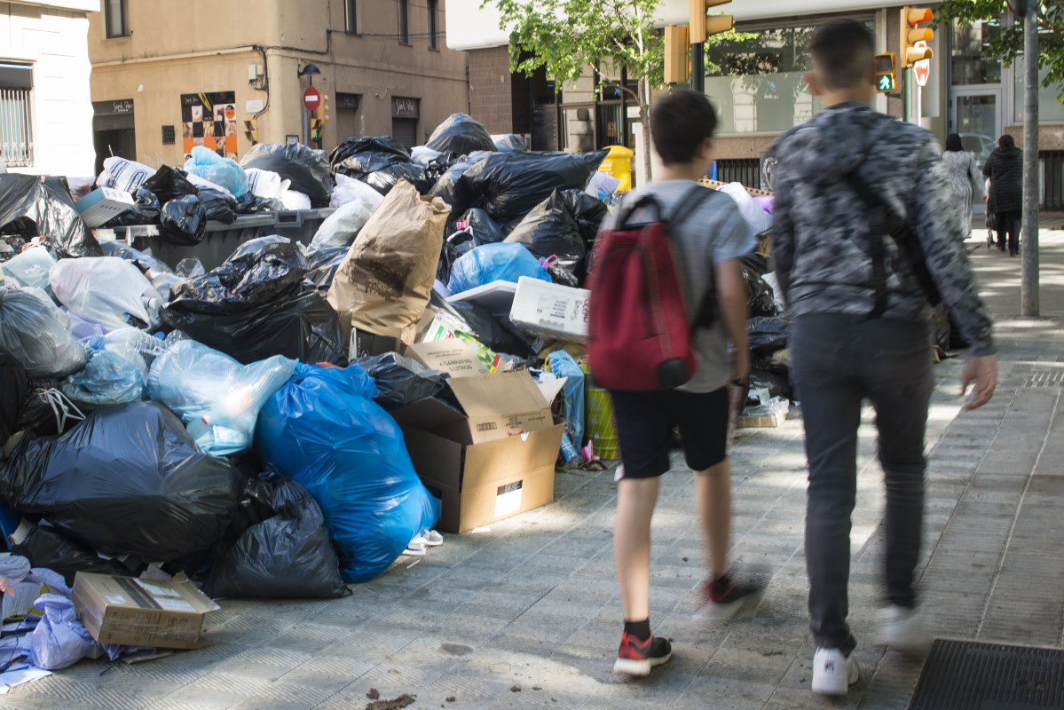 EuropaPress 5169359 monton basura mayo 2023 figueres girona catalunya espana coincidiendo