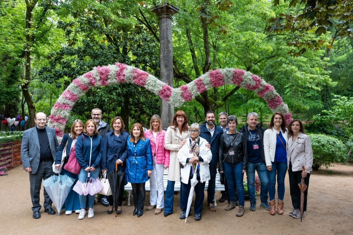 Representantes del Ayuntamiento de Girona, la Diputación de Girona, la Generalitat de Catalunya en Girona, el Bisbat de Girona y del evento en la 69 edición de 'Girona, Temps de Flors'.