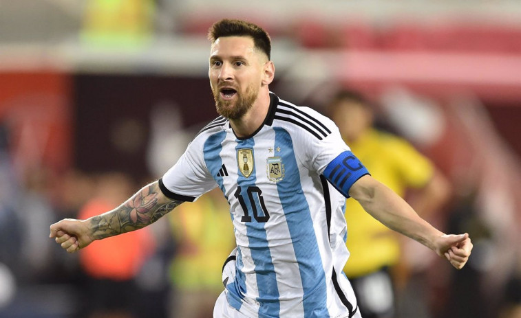 VÍDEO: Messi se 'cuela' en la celebración liguera del Barça