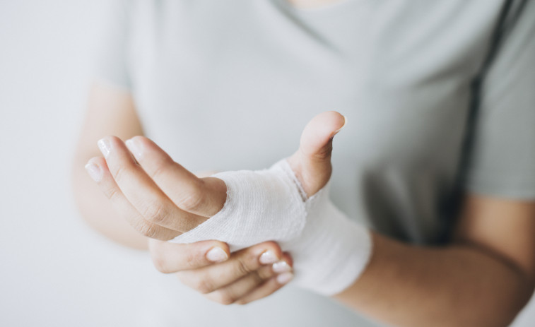 Violenta escena de celos en Zaragoza: la agresora le muerde el dedo a una mujer que besaba a su novio