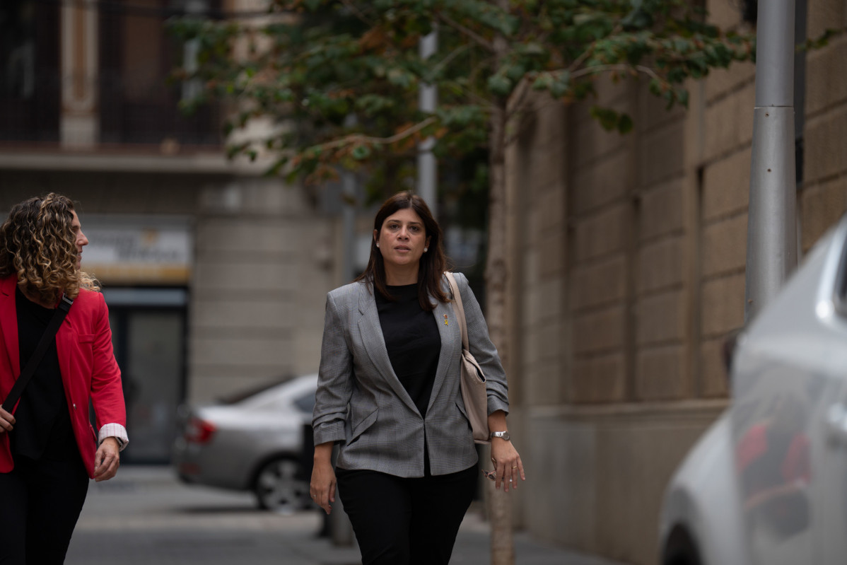 La consellera Gemma Geis, a su llegada a una reunión en la sede de su partido, a 29 de septiembre de 2022, en Barcelona, Cataluña (España). La ejecutiva de Junts se reúne después de que el presid