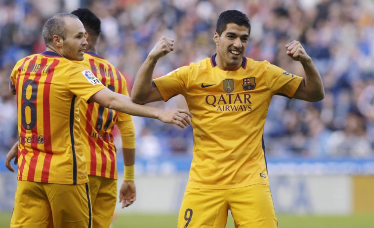El Barça vapulea al Depor y salva su primer 'match ball' en la Liga