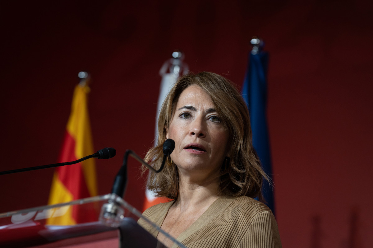 La ministra de Transporte, Movilidad y Agenda Urbana, Raquel Sánchez, interviene durante la inauguración del Salón Internacional de Logística 2023 (SIL), a la Fira de Barcelona, a 7 de junio de 20