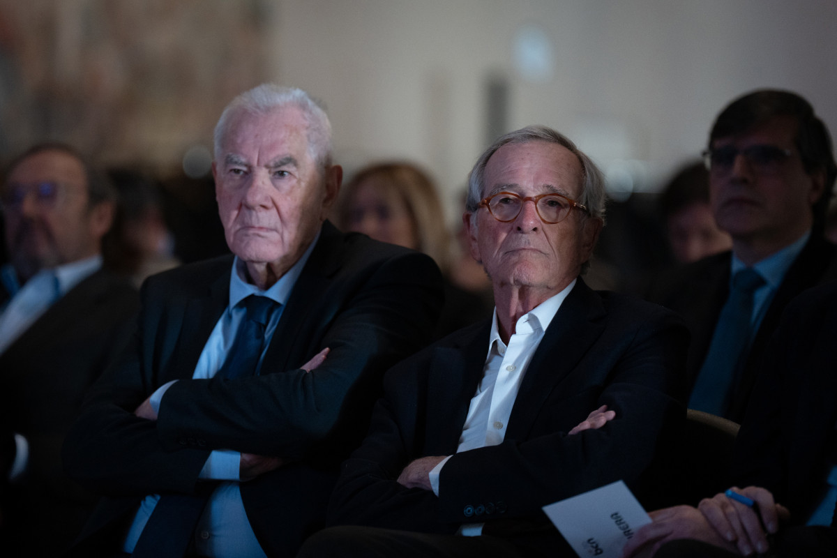 Archivo - El l&iacute;der de ERC en Barcelona, Ernest Maragall (i), y el exalcalde de Barcelona y lider de Trias per Barcelona, Xavier Trias (d).