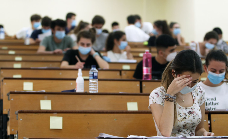 Estudiantes se reúnen con Educación para exigir la publicación de los exámenes de la nueva PAU