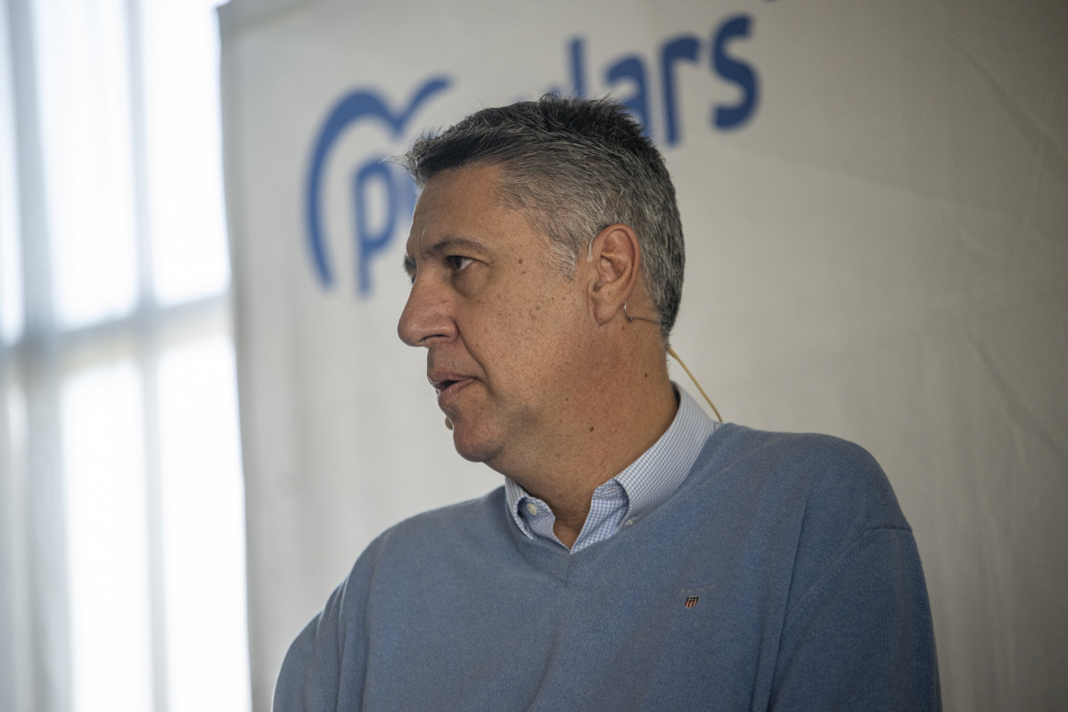 Archivo - El presidente del PP en la Diputación de Barcelona, Xavier García Albiol, durante la mesa ‘Elecciones municipales 2023. Preparados’ en el ayuntamiento de Badalona, a 12 de noviembre de